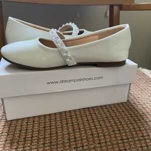Dream Pairs White Mary Jane Flats